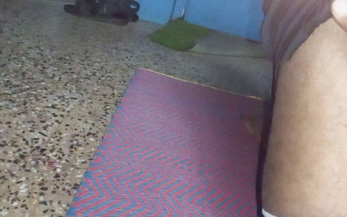 Sweet Indian cock: 我今天在花园里自慰了我的鸡巴