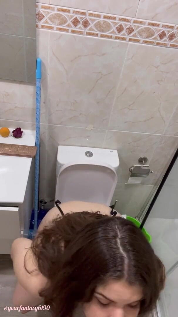 Your fantasy studio: Peeing on the toilet