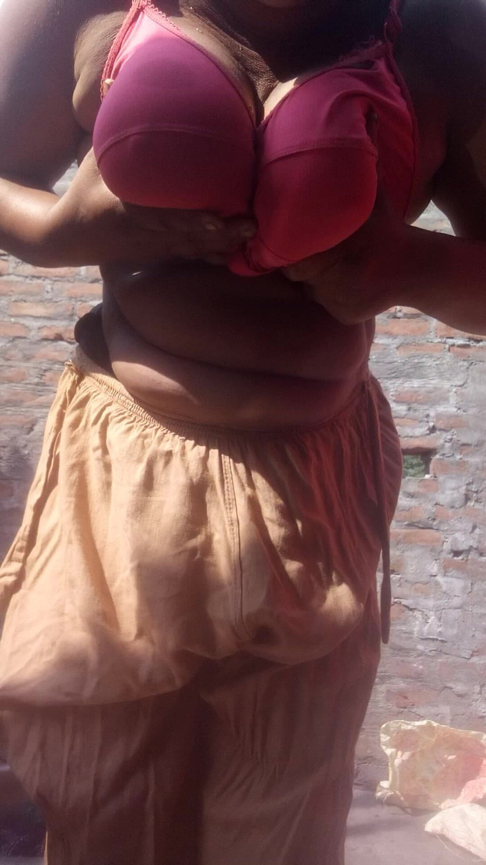 Sadia vabi: Gadis kampus yang cantik fingaring di memeknya