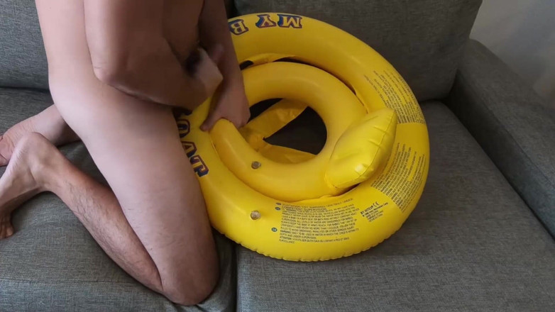 Inflatable Lovers: Jouer avec un flotteur 2