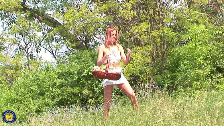 Mature NL: Piquenique Ao Ar Livre Se Transforma Em Um Trio Público...