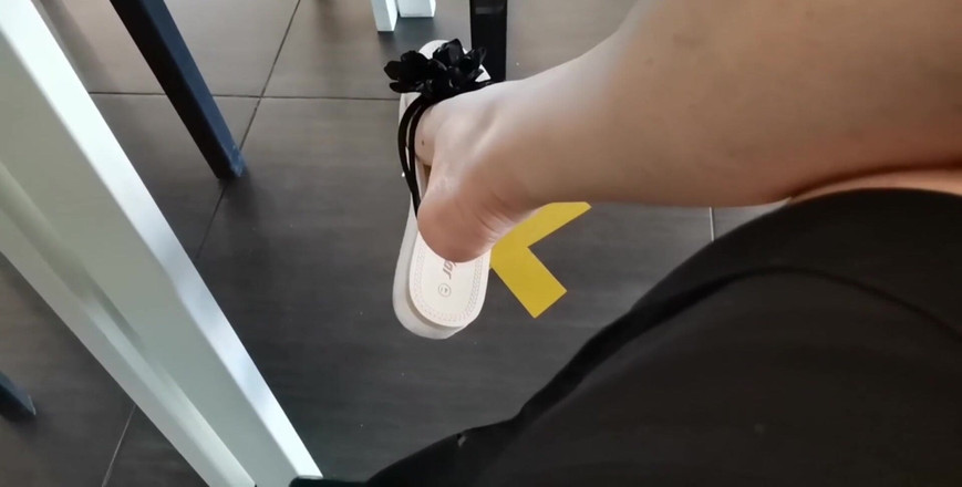 Nicoletta Embassi: Chanclas en lugar lleno de gente
