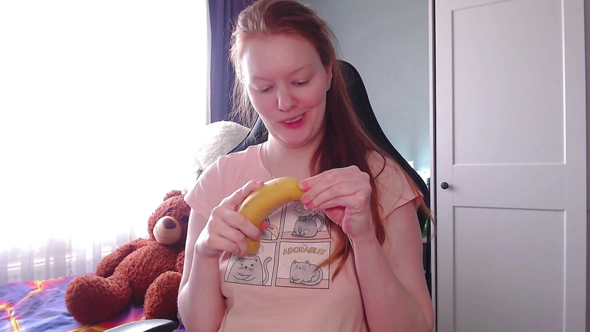 It's Time for a Sweet Snack! This Banana Looks Soooo Much Like Your Dick! Look How Greedily I Suck It! (Lady_Inari)