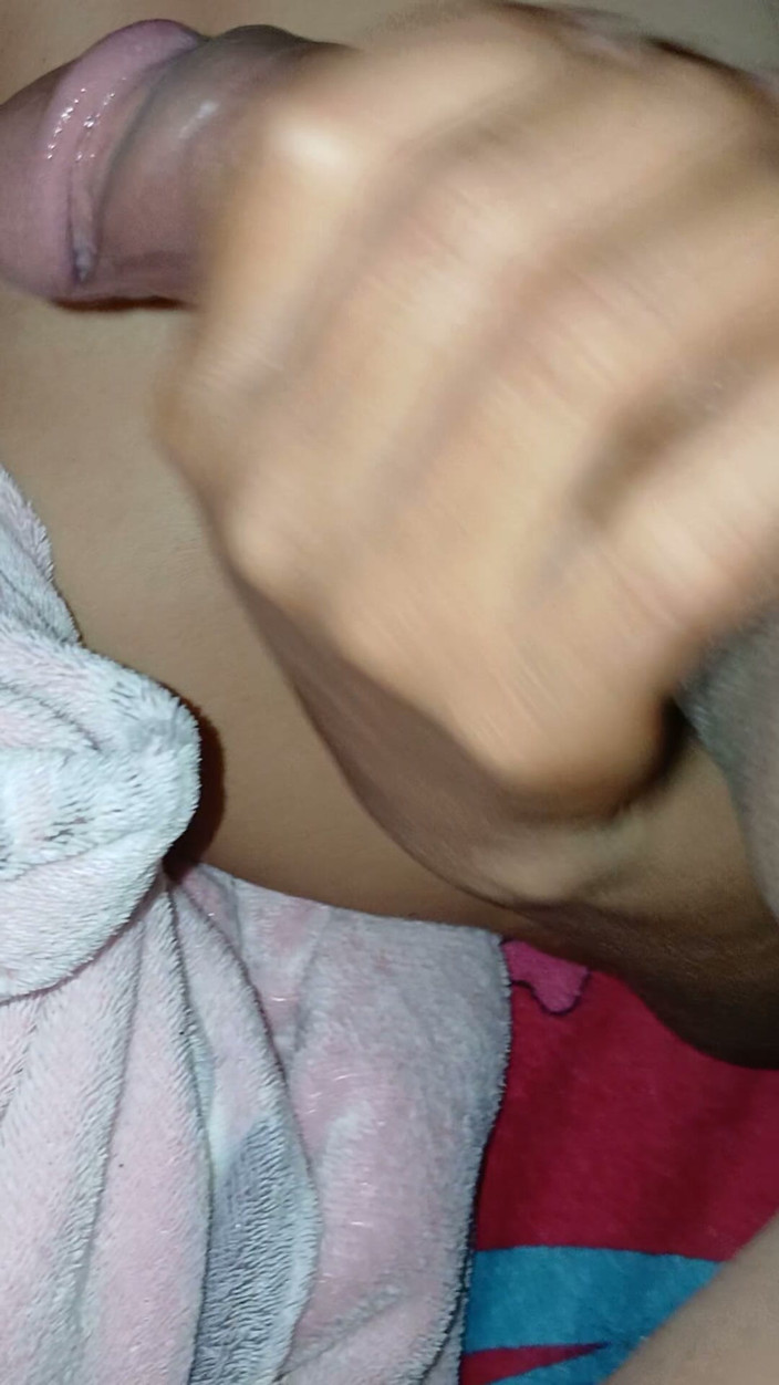 VioletOffer97: मेरा सौतेला बेटा मुझे चोदने के लिए जागता है
