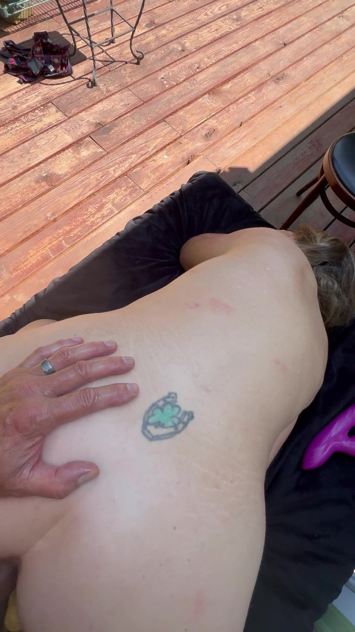 Bonewizzard69: Esposa madura sabe como lidar com o pau de seus...
