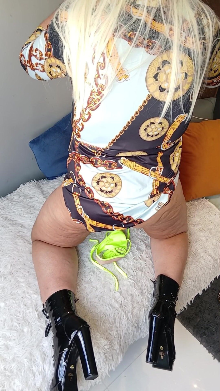 Sexy ass CDzinhafx: Podnoszę tyłek i podłączam się