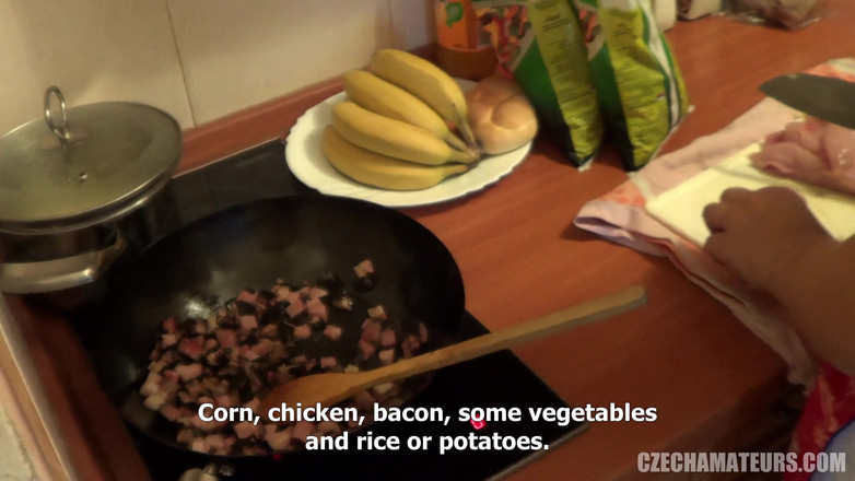 CzechAmateurs: चेक शौकिया 48 बड़े स्तनों वाली में मुट्ठी घुसाई जाती है