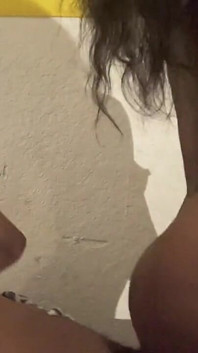 Jezdí na péru tak dobře!! Taťka stříká do této kundičky