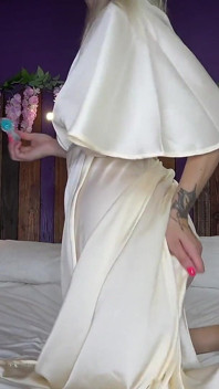 Plugged a kapající - celé anální protažení a klitorisový orgasmus s hračkou