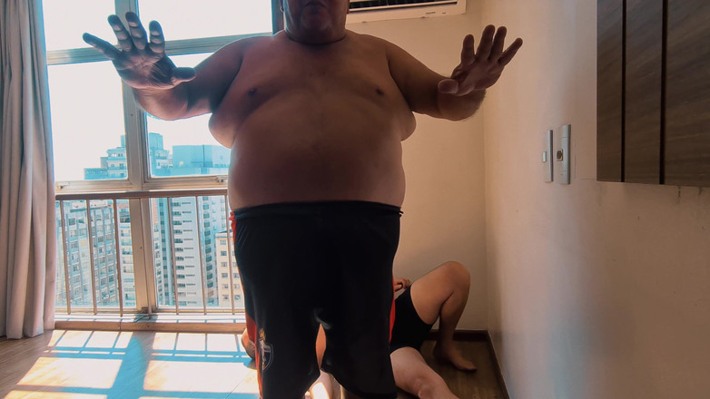 Punchbagplz: Brawling Bubba Vs. Pekerjaan: Ujian Kekuatan pada Dinding