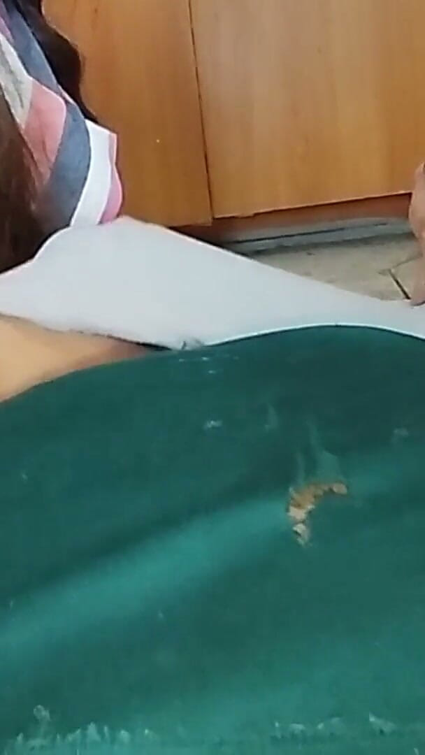 AnnielLo: Desi gf strofina il cazzo e viene scopata duramente in...