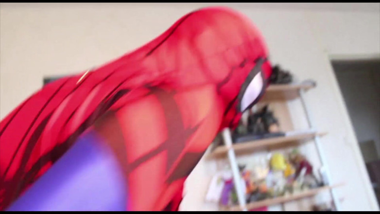 Nylon Xtreme: Zentai super hrdinka spidergirl kouří