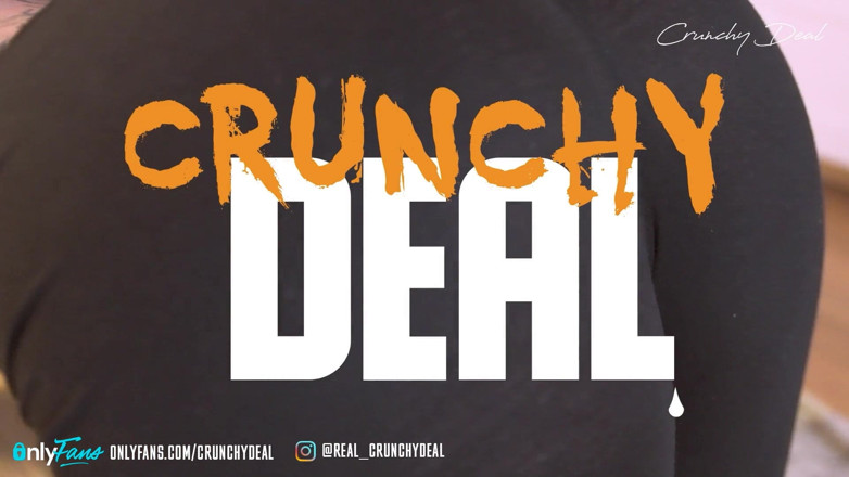 Crunchy deal: Mi-am futut vecina sexy în colanți