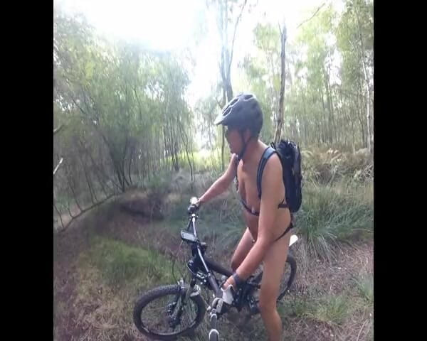 Andy: Tag im wald auf meinem Fahrrad