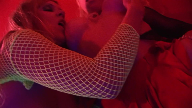 CBD Media: สองสาว PAWG ผมบลอนด์เลียและนิ้วรูตูดแคบของกันและกัน