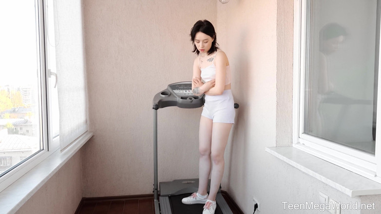 Teen Mega World: Sweetie Gets Her Solo Satisfaction