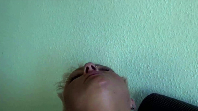 Filles Francaises: フランス出身の成熟した女性がフェラチオ技術を披露