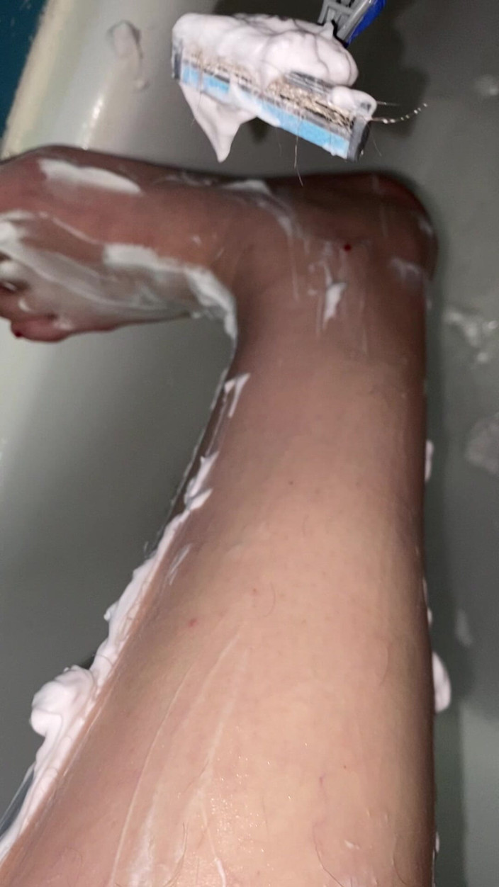 Cuteblonde666: Chlupaté nohy Holení zblízka