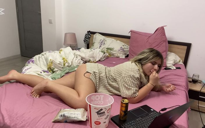 NipsAndStrips: 30 minut Více než 100 prdů v jednom videu
