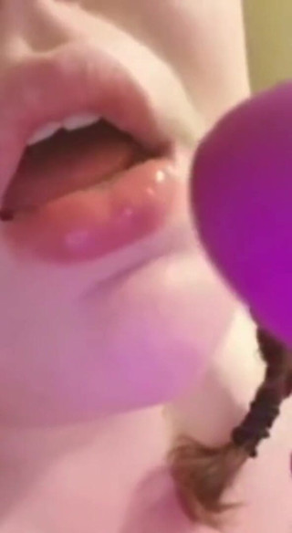 Real homemade BBW BBC porn: YoungEnglishBBW - Ściskanie moich piersi ssących moje twarde sutki