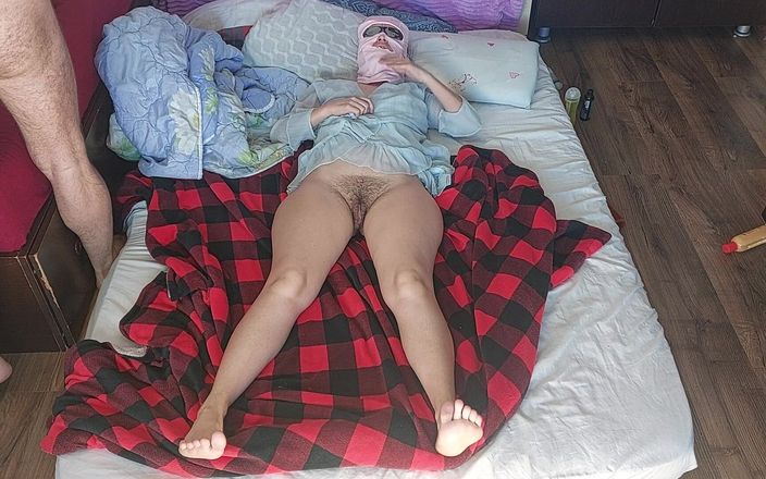 Amateur_MS: Gekke seks in de slaapkamer amateurpaar. Heet amateurpaar erotische massage.
