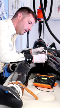 Gimp testen in de Rubber clinic deel 2