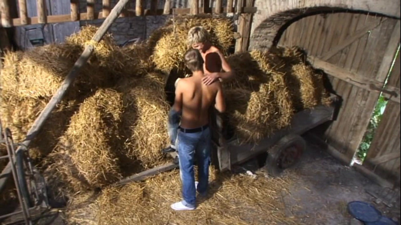 Boys boyz: Blond Twink Deepthroats His Dark Haired Buddy