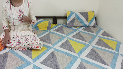 Saarabhabhi6: Indická studentka Sona byla ošukaná v sexy Salwar Kameez od...