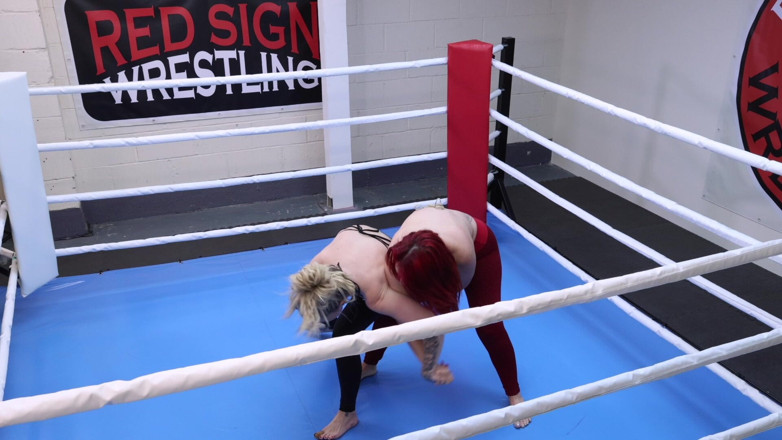 Red Sign Wrestling: Robyn Quinn Vs Jess West - การต่อสู้เย็ด - คนขี้แพ้เอาดิลโด้