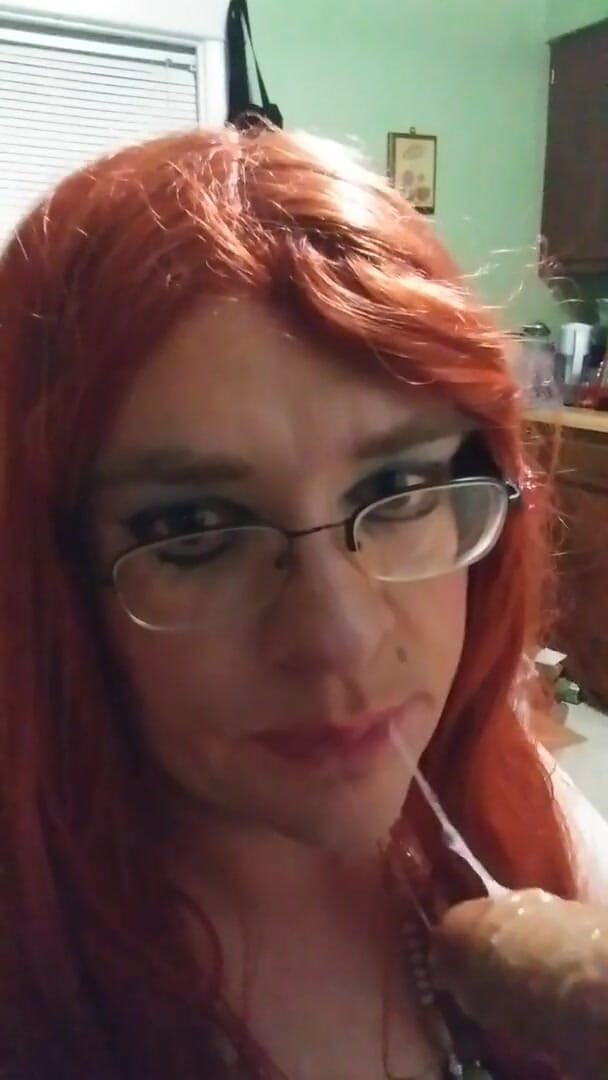 Vanessa Eleanora: La travestita dai capelli rossi vanessa gola profonda con un...