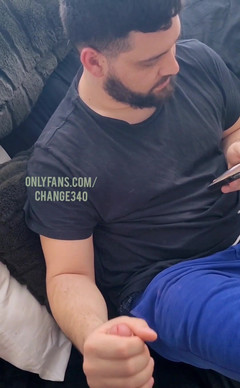 Change340: Zatímco na videochatu s mým cestovním agentem jsem dal Tatsovi...