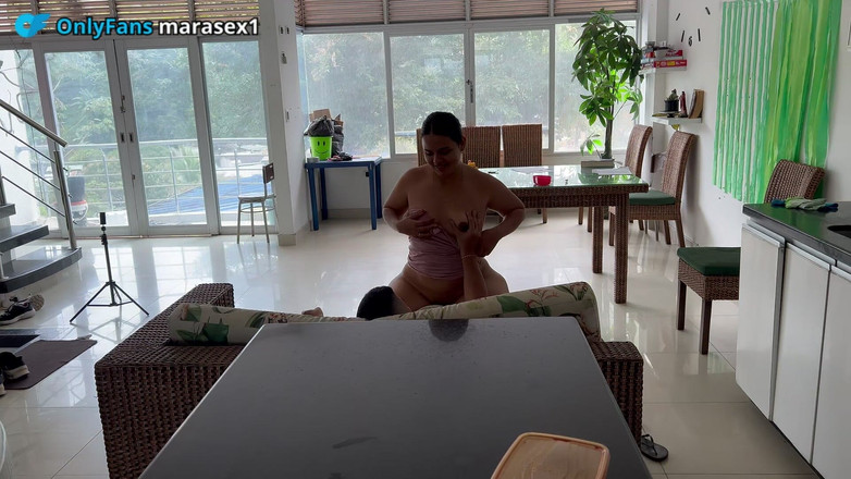 MaRaSexx: Potřebujete jen zkušenější ženu, která vám pomůže dostat sperma ven