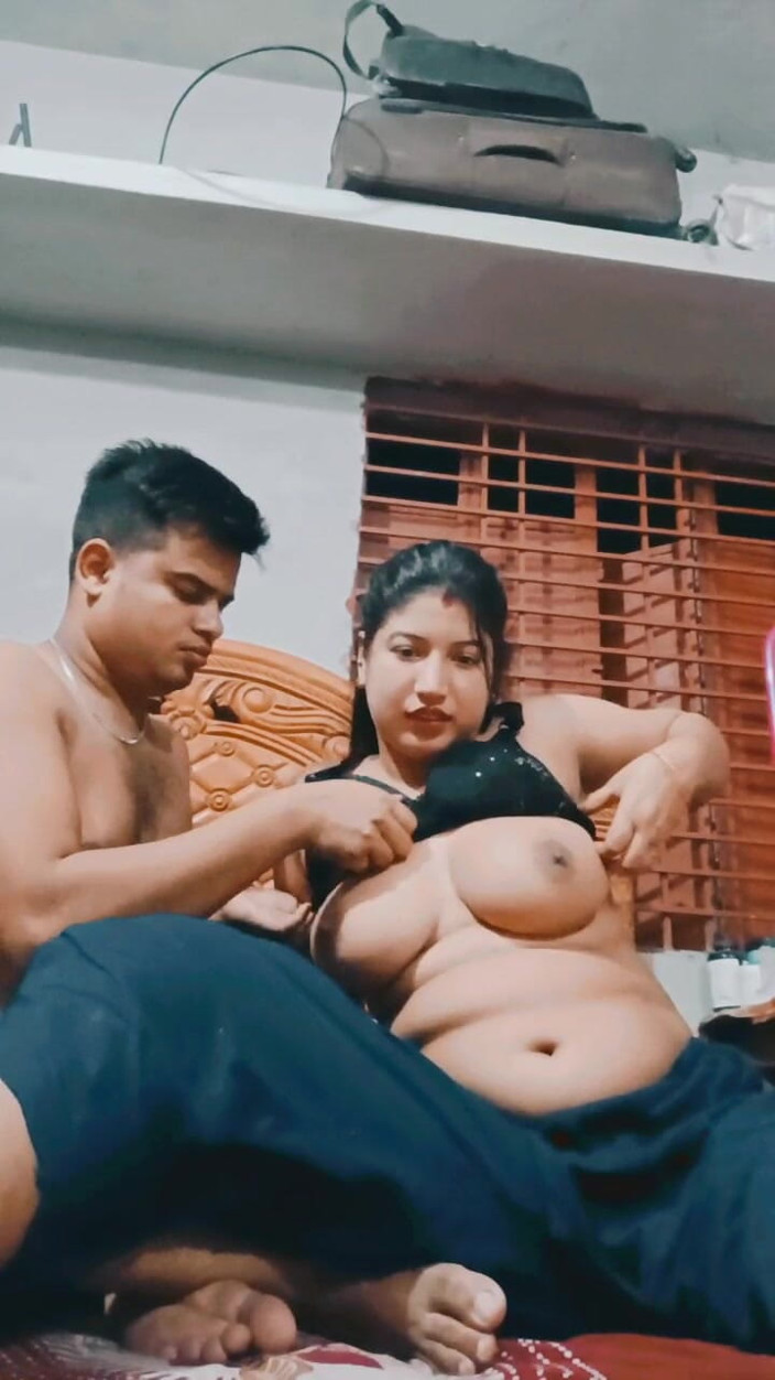 Taniyaxx: Bangla müzik videosu xxxx kaydediyor
