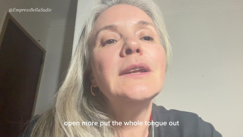 Empress Bella Sadic: Imperatrizbellasadica Mempergunakan Awak Sebagai Asbak Manusia