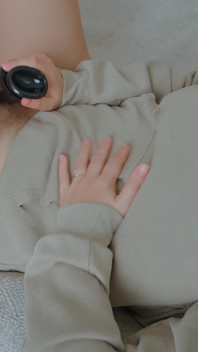 PAWG MILF Bewässert Ihre Pflanzen Und Fantasiert Davon, Dass Du Ihre Muschi Überschwemmst.