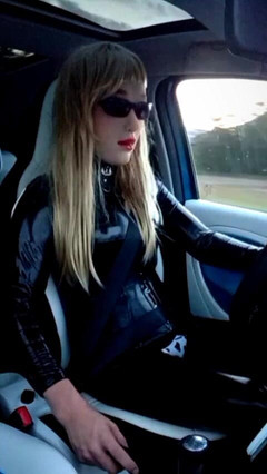 Hooded June: Jízda domů z focení All Panenka