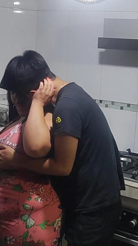 Büyük götlü orta yaşlı seksi üvey anne sikiliyor, sadece ağır çekim hayranları