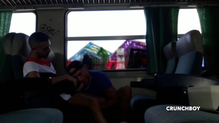 Home web camera: Webcam secreto en un tren, dos chicos follando a pelo