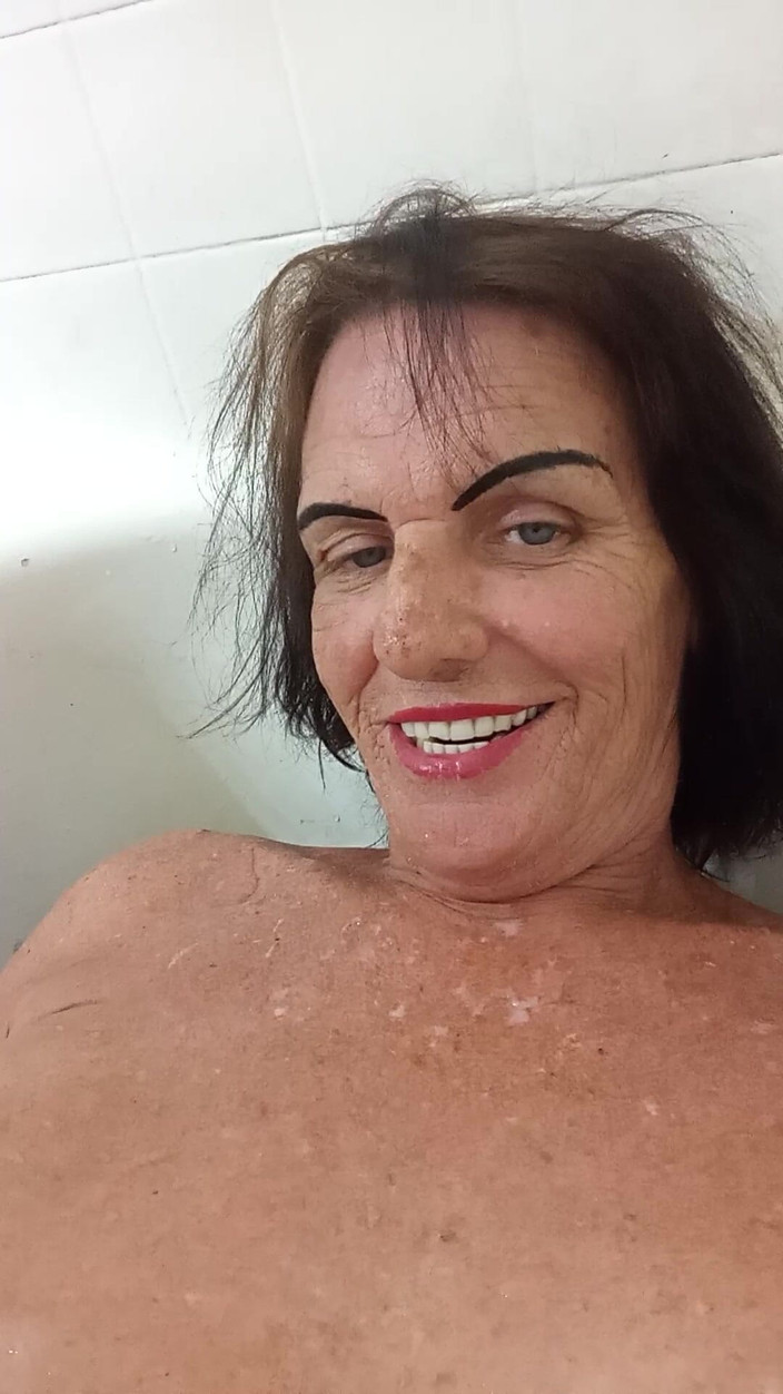 Lizzy Yum: Lizzyyum teniendo orgasmo 1900 - video de marca fantasía bañándose el coño...