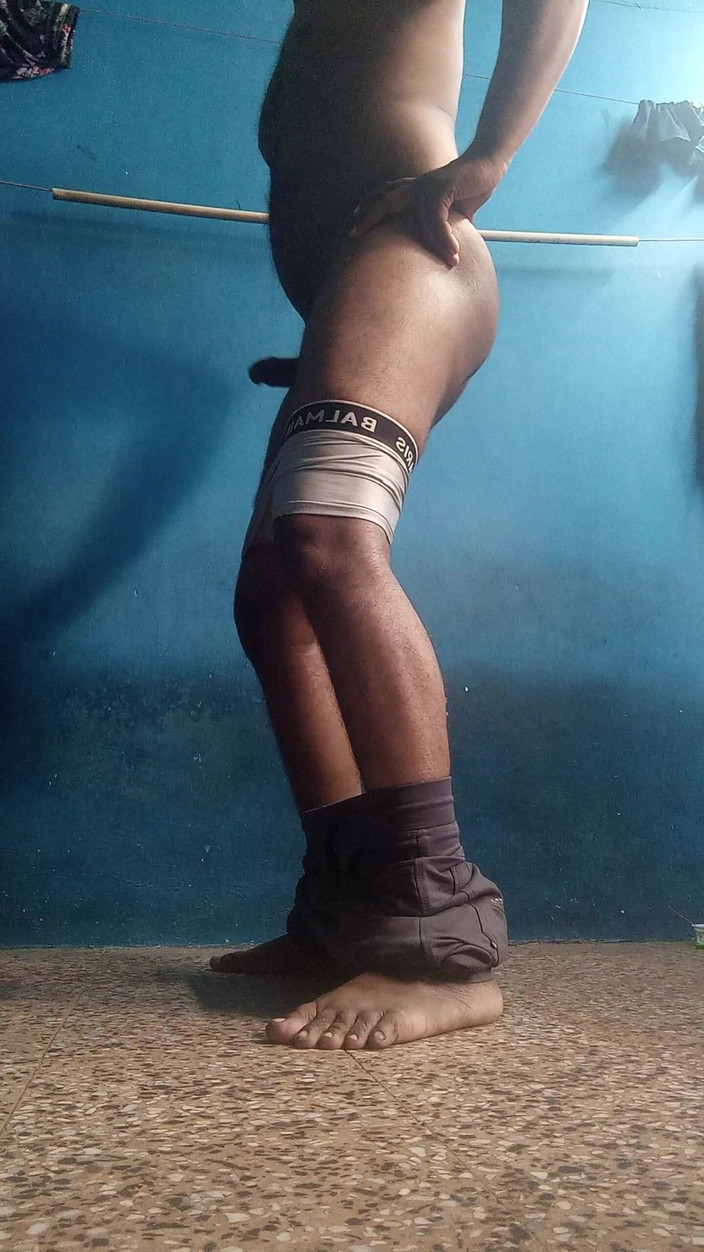 Sweet Indian cock: 보지에서 여친과 섹스하는 거유 소년 페니스