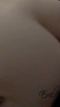 Kočka s velkým zadkem dostane lízání a vrtání kundičky