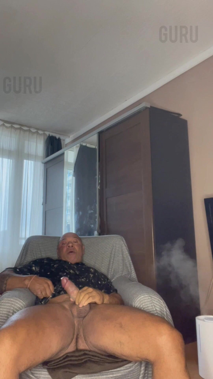 Mr. Guru: Bay guru vücut geliştirmeci baba mastürbasyon yapıyor.wank
