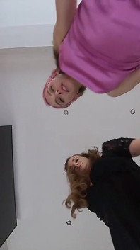Chloe and Honour - lesbian dudukin muka