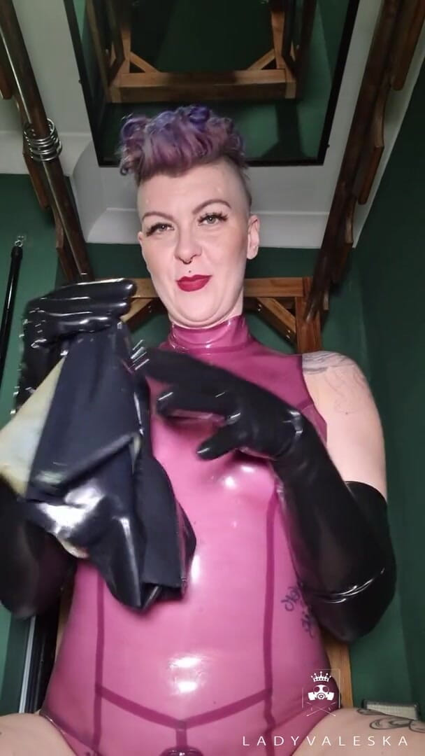 Lady Valeska: Vedere la persoana 1 cu joc cu respirație în latex.
