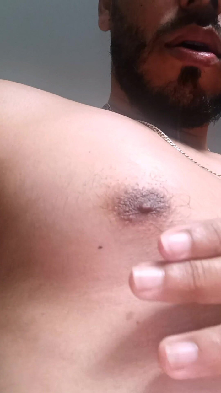 Tommhot: Latinoameričan vaří nahý masturbuje v kuchyni