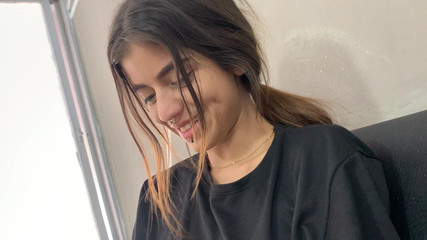 TUflacasex123: Üvey kız kardeşim beni gömleksiz göremiyor çünkü bana olan arzuları artıyor