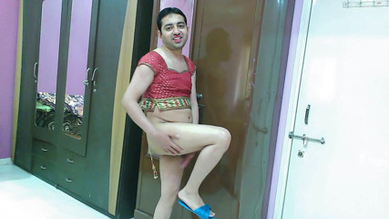 Cute & Nude Crossdresser: Crossdresser banci seksi femboy Sweet Lollipop di denim atas dan...