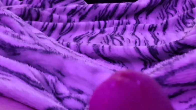 Pantygee: Arrapata nel mio vestito viola