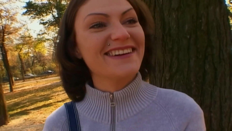 MMV EP BEST MOVIES AND CLIPS: Twee geile vrouwen kwamen op straat naar voren om te...