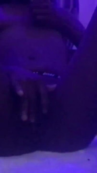 La petite browngurl234 sexy se touche jusqu’à satisfaction